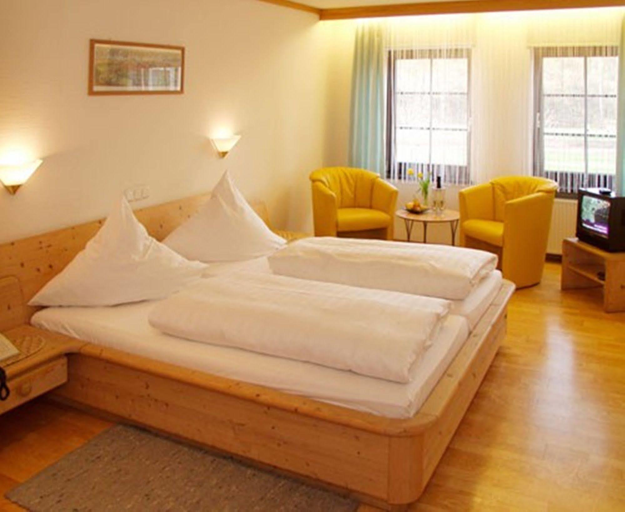 Landgasthof Goldene Rose Grub am Forst Esterno foto