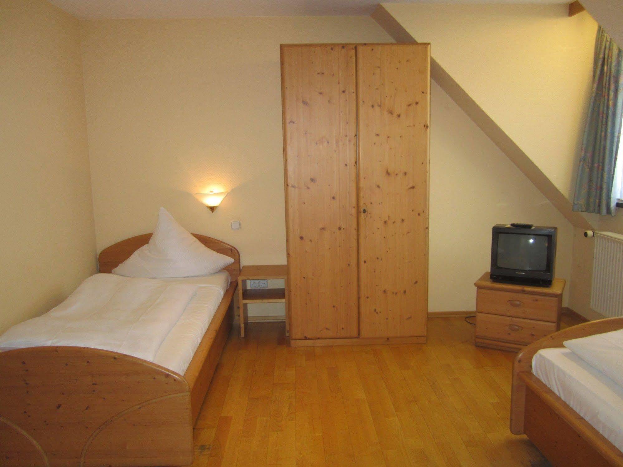 Landgasthof Goldene Rose Grub am Forst Esterno foto